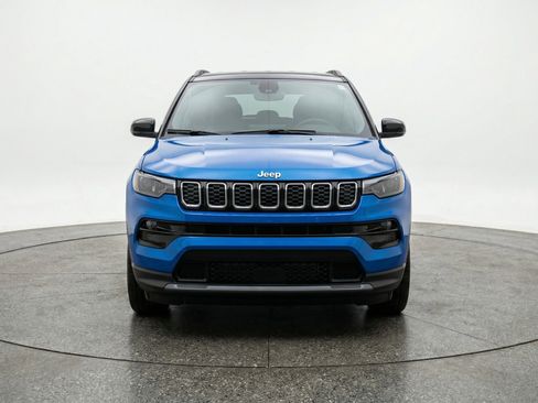 Used 2025 Jeep Compass Limited image 2