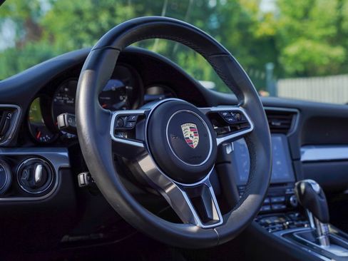 Used 2017 Porsche 911 Carrera RWD image 13