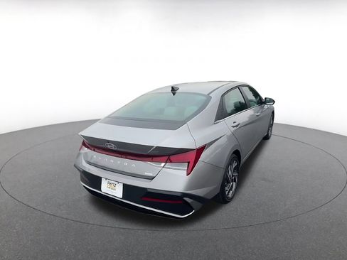 Used 2025 Hyundai Elantra Limited image 14