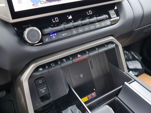 New 2026 Toyota Tundra Platinum AWD/4WD image 13