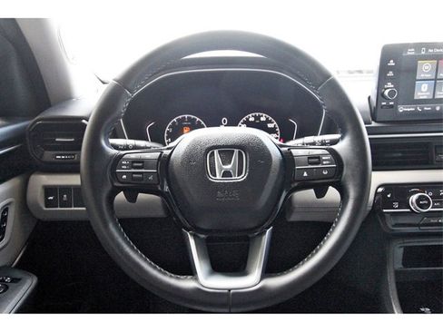 Used 2023 Honda Pilot Touring image 16