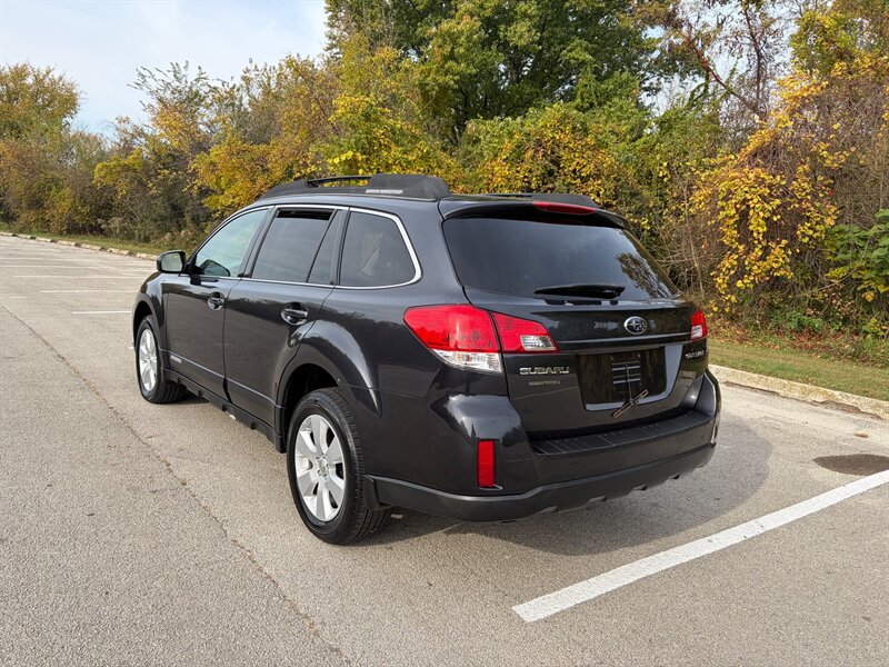 Used 2011 Subaru Outback 2.5i Premium w/ All-Weather Pkg AWD/4WD image 3