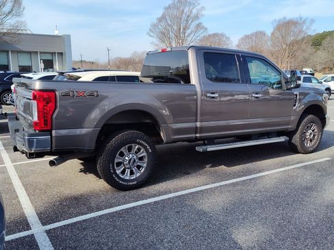 Used 2019 Ford F250 XLT w/ XLT Premium Package image 3