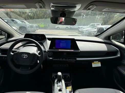 New 2024 Toyota Prius LE image 27