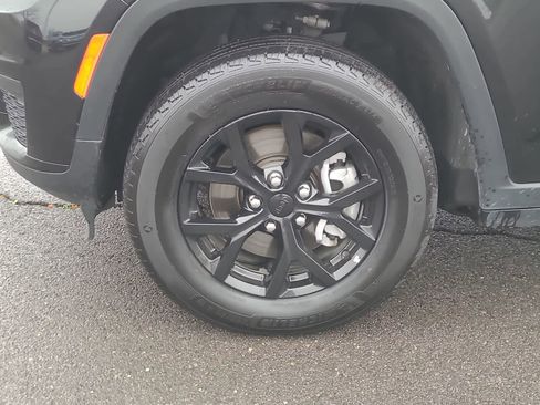 Certified 2024 Jeep Grand Cherokee L Laredo image 16