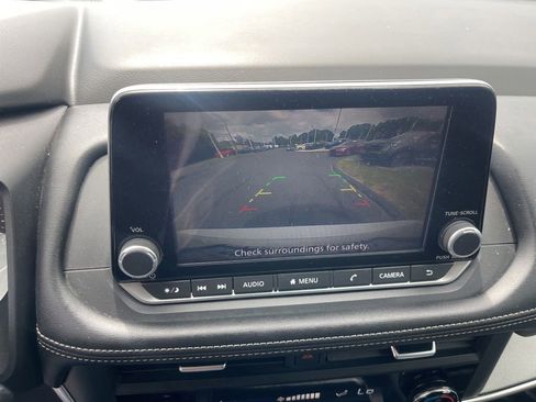 Certified 2024 Nissan Rogue SV FWD image 11
