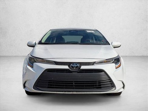 Used 2024 Toyota Corolla LE image 2