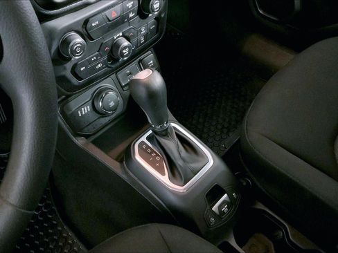 Used 2023 Jeep Renegade Latitude image 17