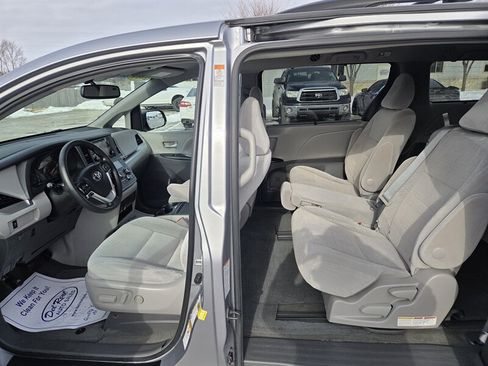 Used 2015 Toyota Sienna LE image 11
