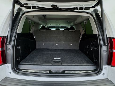 Used 2017 Chevrolet Suburban LT w/ Luxury Package image 17