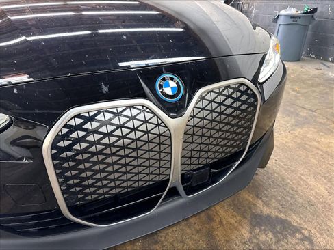 Used 2025 BMW i4 eDrive40 w/ M Sport Package RWD image 32