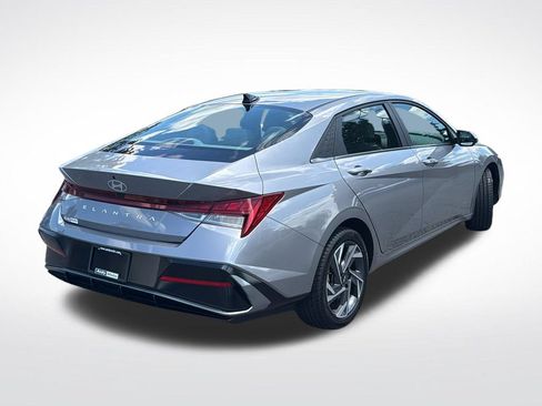 Used 2025 Hyundai Elantra SEL FWD image 7
