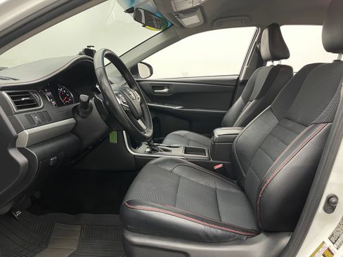 Used 2016 Toyota Camry SE FWD image 15