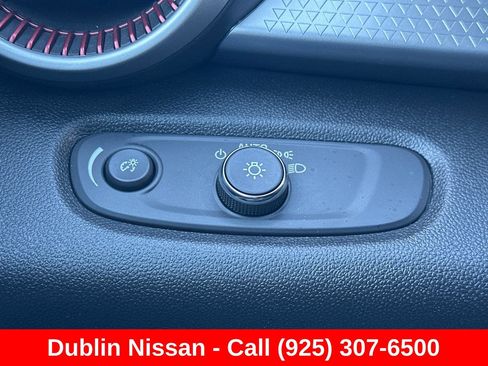 Used 2025 Chevrolet Trax RS FWD image 42