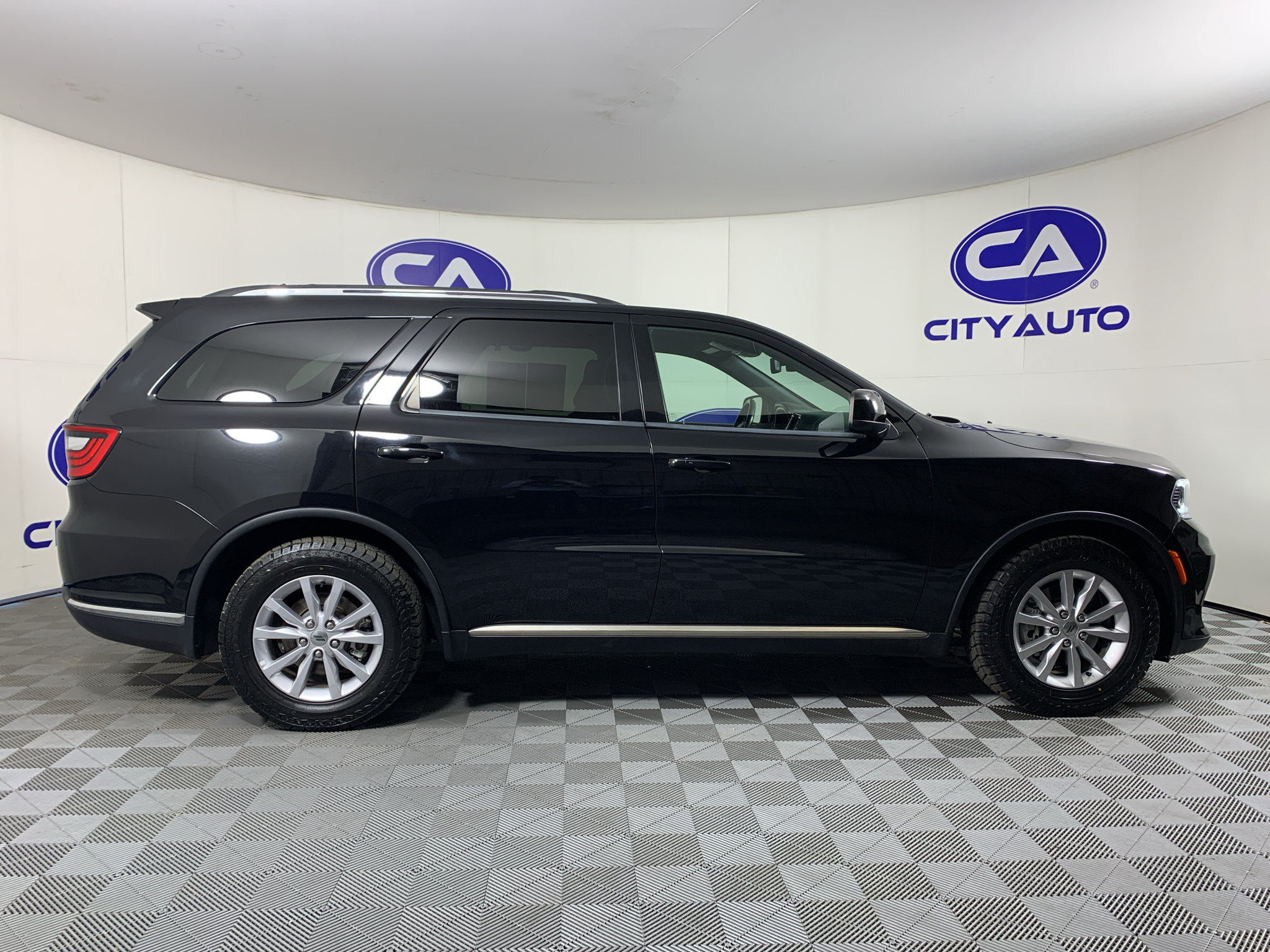 Used 2023 Dodge Durango SXT RWD image 2
