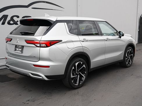 Used 2024 Mitsubishi Outlander SE image 4
