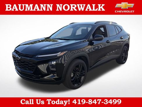 Used 2025 Chevrolet Trax ACTIV w/ Driver Confidence Package FWD image 1