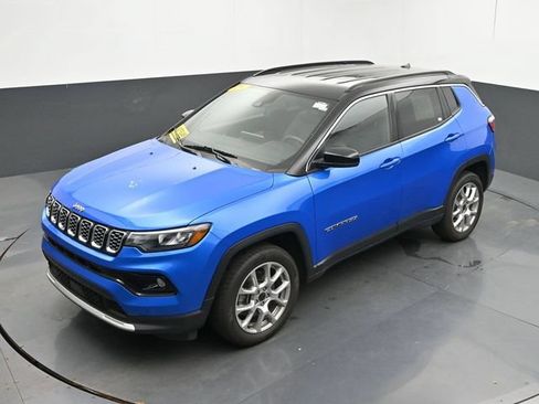Used 2025 Jeep Compass Limited AWD/4WD image 17