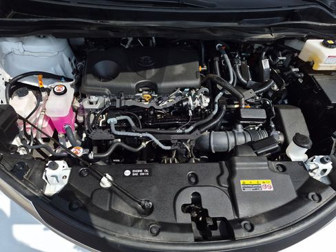 Used 2025 Toyota Sienna LE FWD image 36