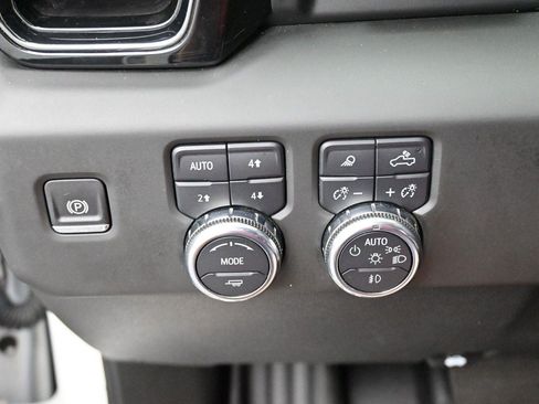 Used 2025 GMC Sierra 1500 AT4 w/ AT4 Premium Package AWD/4WD image 20