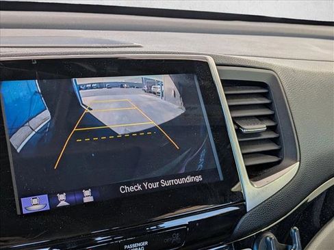 Used 2017 Honda Pilot Touring image 11