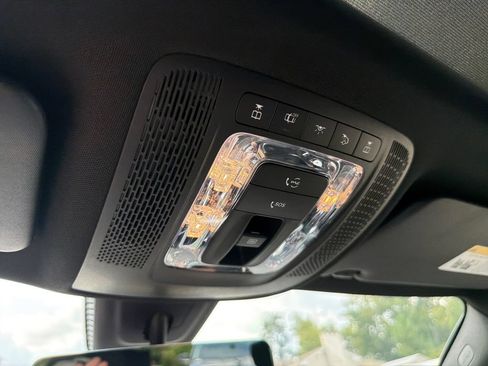 Used 2023 Mercedes-Benz GLB 250 w/ AMG Line image 31