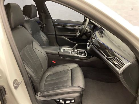 Used 2021 BMW 740i w/ M Sport Package RWD image 26