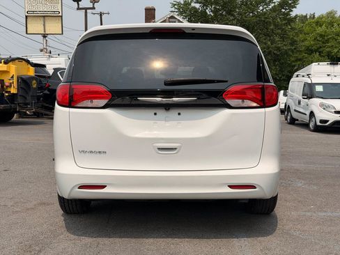 Used 2023 Chrysler Voyager LX FWD image 6