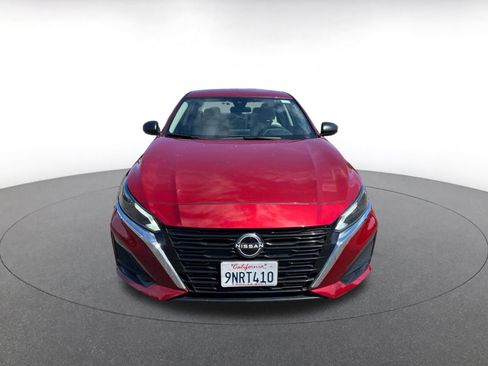 Used 2025 Nissan Altima 2.5 SV FWD image 2