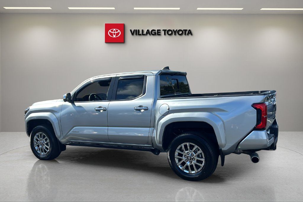 Used 2024 Toyota Tacoma Limited w/ Limited Package (LT) AWD/4WD image 3