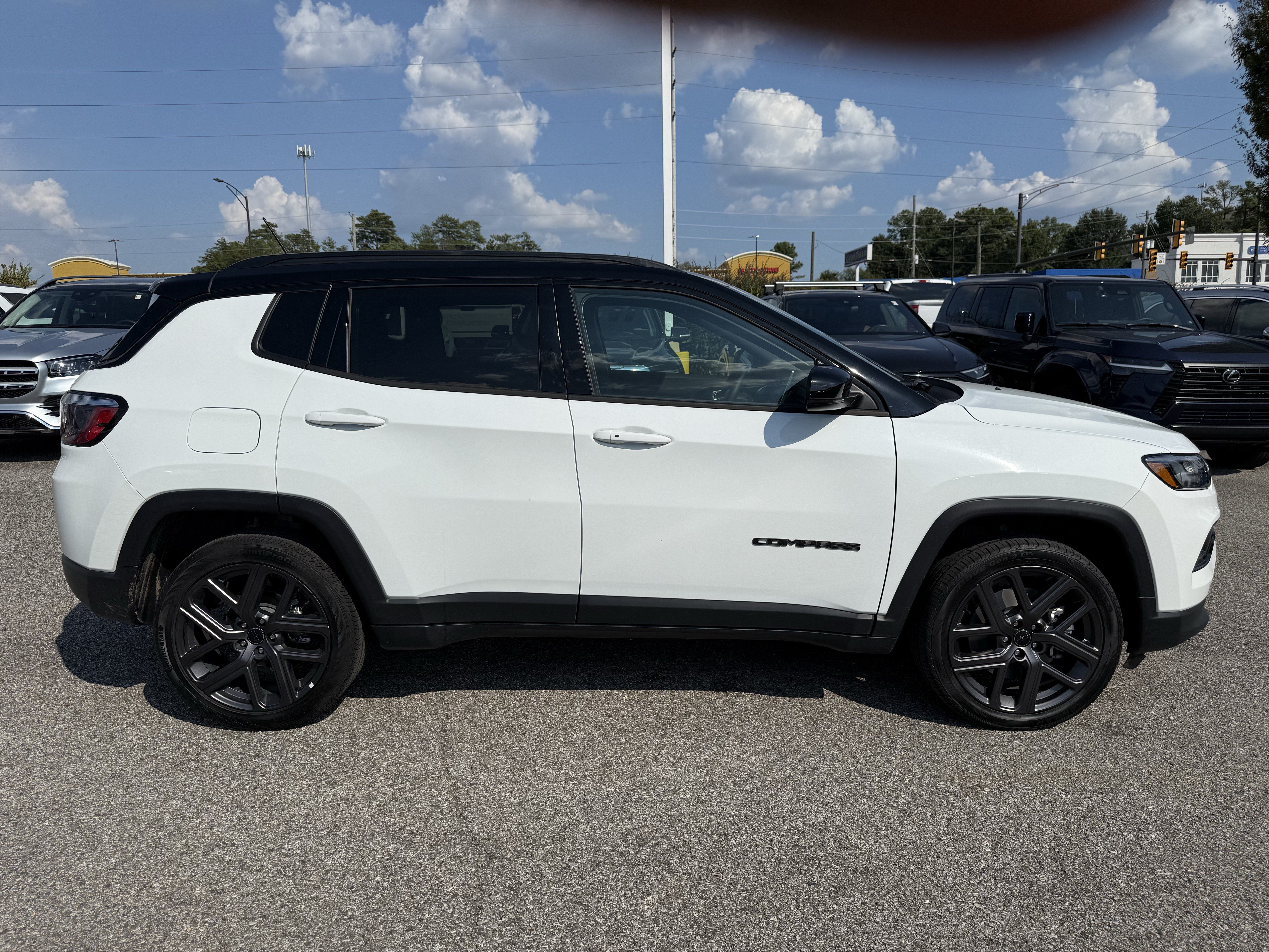 Used 2026 Jeep Compass Limited AWD/4WD image 11
