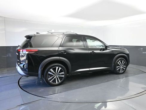 Used 2024 Nissan Pathfinder Platinum image 15