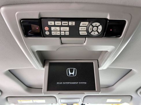 Used 2018 Honda Pilot Touring image 18