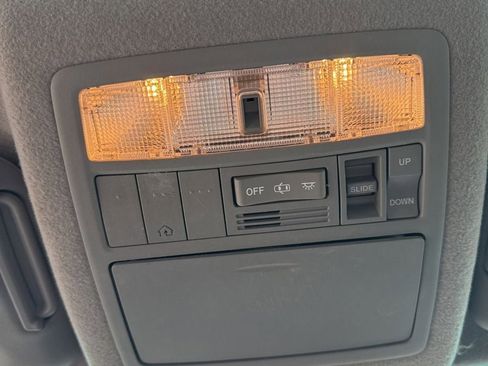 Used 2012 Toyota Highlander Limited w/ Tow Pkg image 21