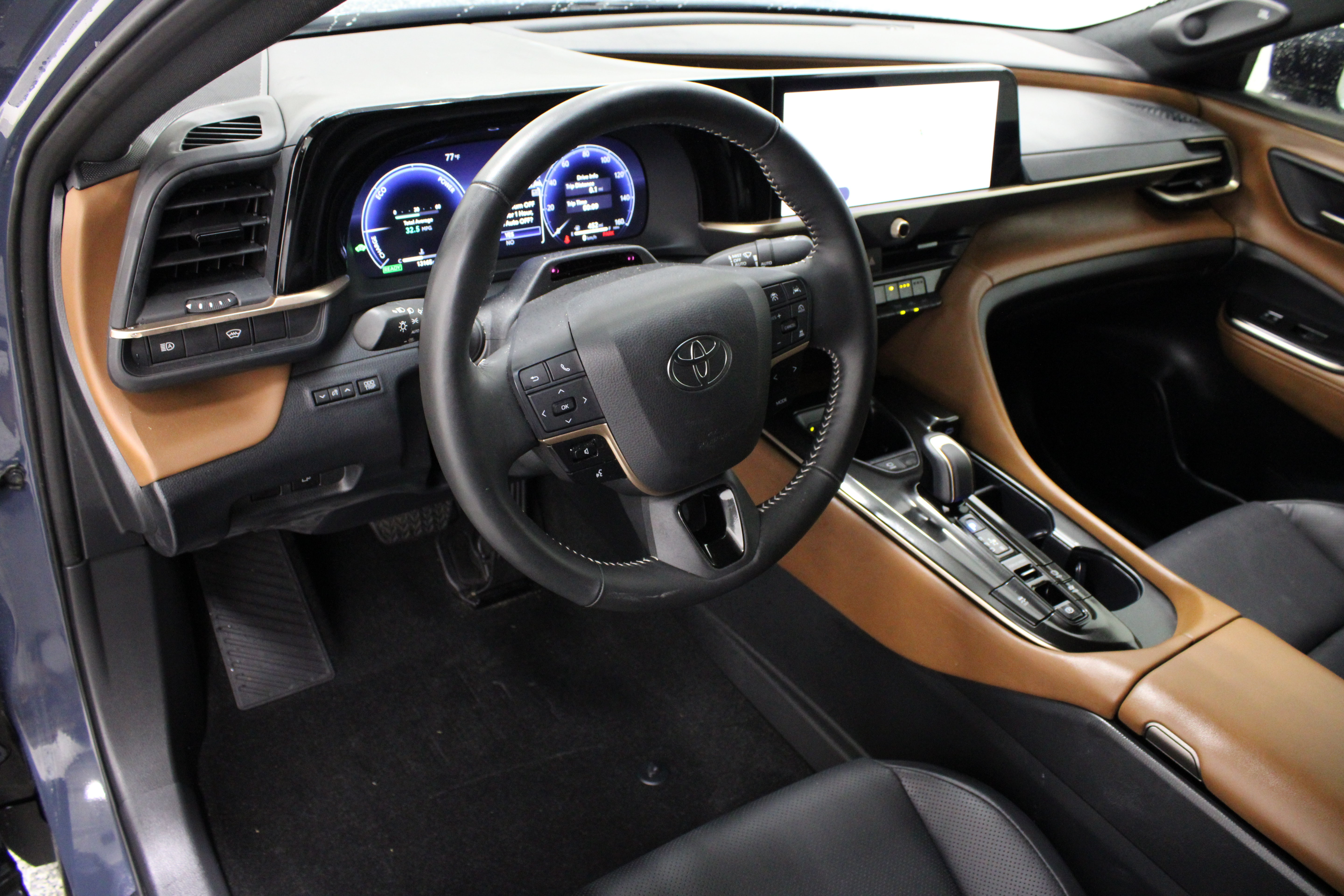 Used 2025 Toyota Crown w/ Advanced Technology Package AWD/4WD image 13