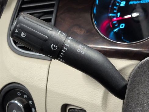 Used 2010 Ford Taurus SEL image 26