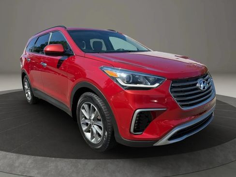 Used 2018 Hyundai Santa Fe SE AWD/4WD image 3