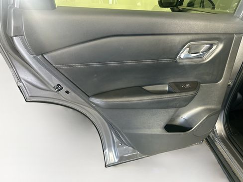 Used 2025 Nissan Rogue SL AWD/4WD image 25