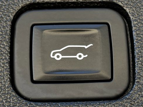 Used 2025 Cadillac XT6 Premium Luxury image 30