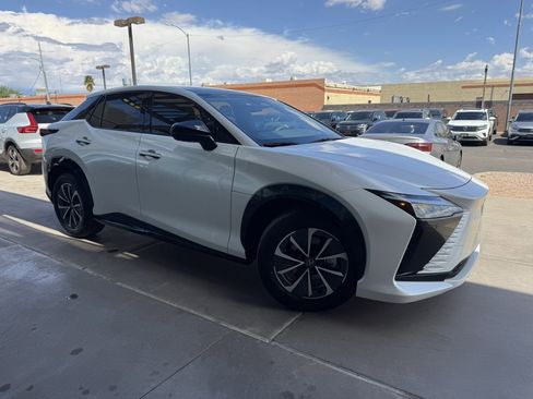 Used 2023 Lexus RZ 450e Premium image 6