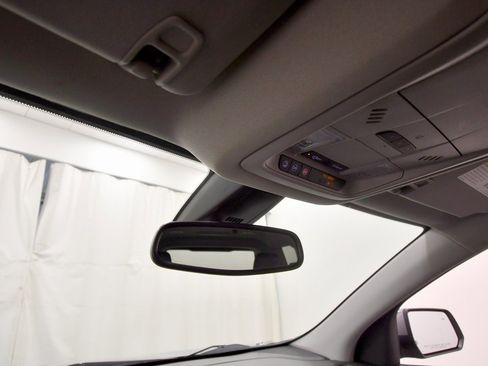 Used 2023 GMC Acadia SLT image 29