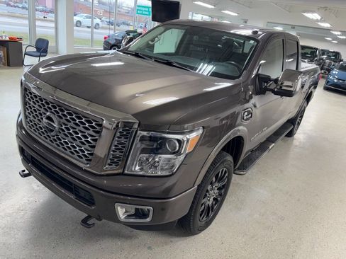 Used 2016 Nissan Titan Platinum Reserve image 2