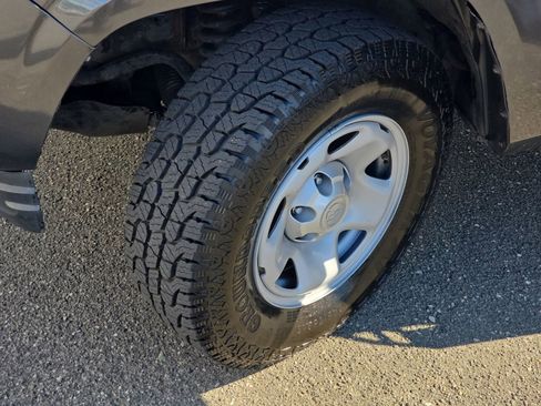 Used 2019 Toyota Tacoma SR image 35