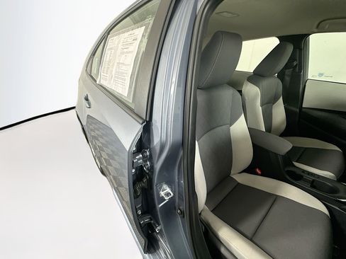 Used 2025 Toyota Corolla LE image 27