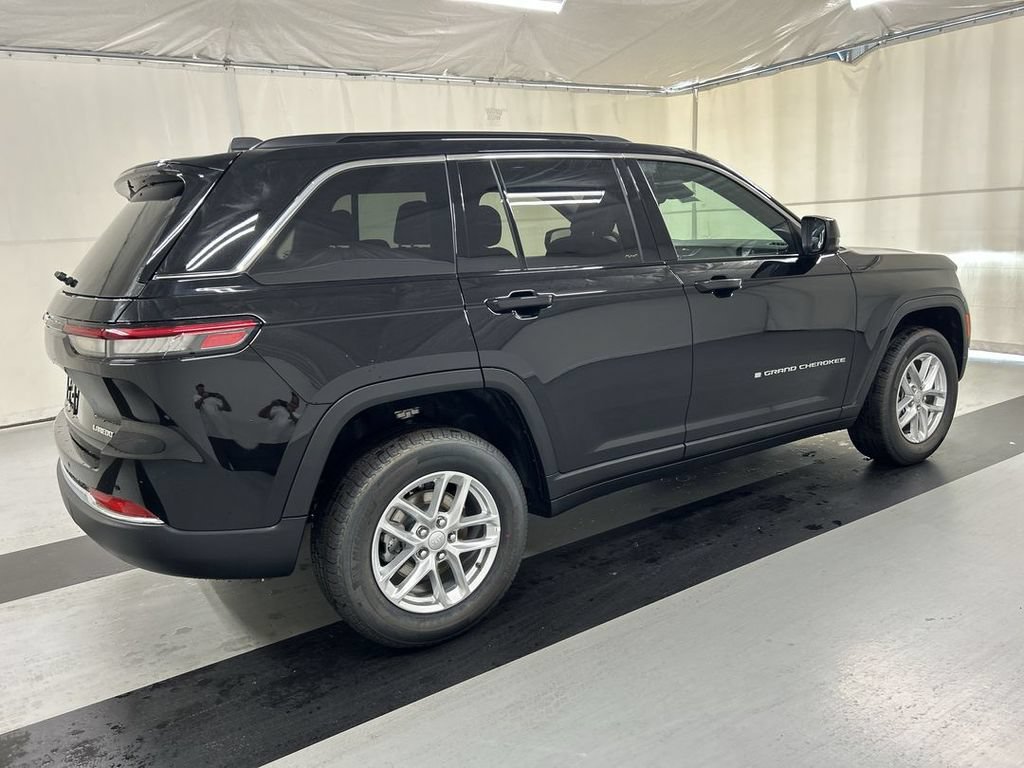 New 2026 Jeep Grand Cherokee Laredo AWD/4WD image 2