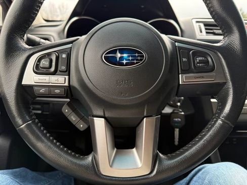 Used 2017 Subaru Outback 2.5i Premium image 11