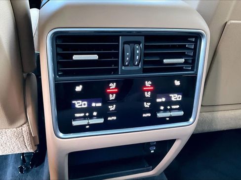 Used 2020 Porsche Cayenne Turbo image 38