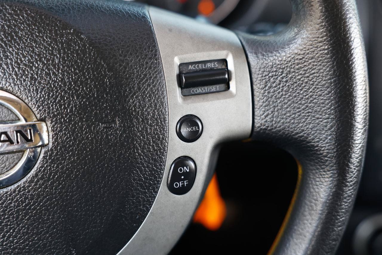 Used 2013 Nissan Rogue SV w/ Premium Pkg FWD image 27