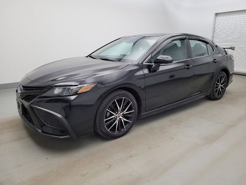 Used 2022 Toyota Camry SE image 2