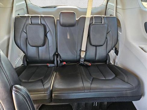 Used 2023 Chrysler Pacifica Touring-L image 17